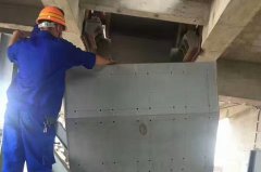 韶欣耐磨板安装现场